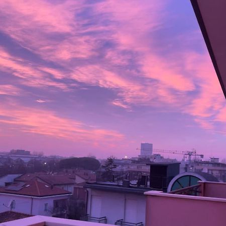Apartamento Il Tramonto Rímini Exterior foto